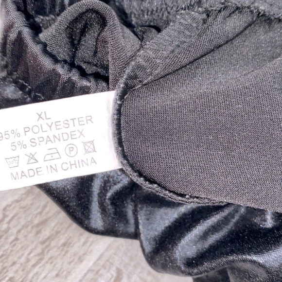 Little girls size XLarge faux leather black shorts - Picture 4 of 4